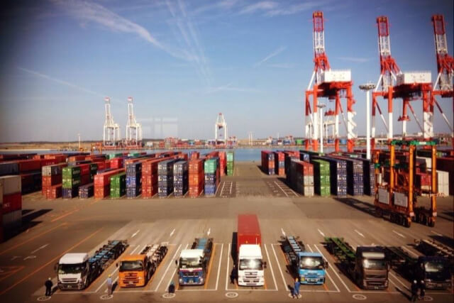 コンテナ&トラック